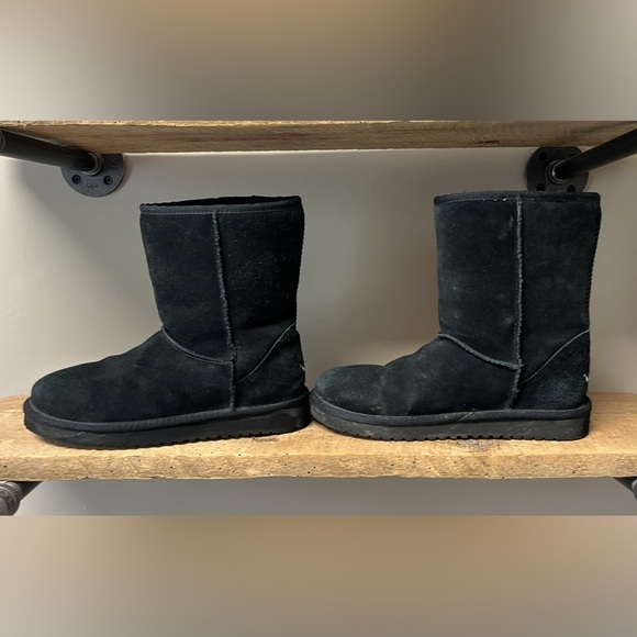 Black UGG - Picture 3 of 3